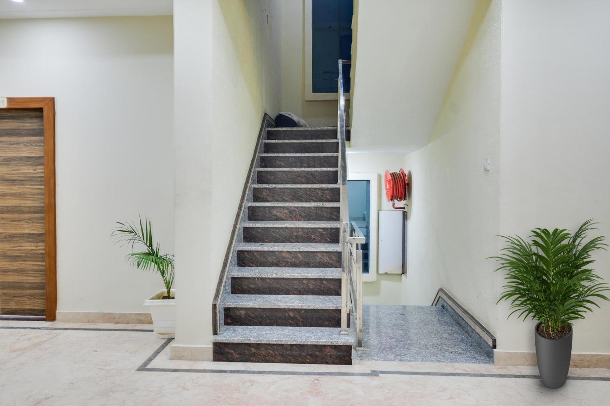 Townhouse Oak Hotel Ar Ganges Premium Varanasi Exterior foto